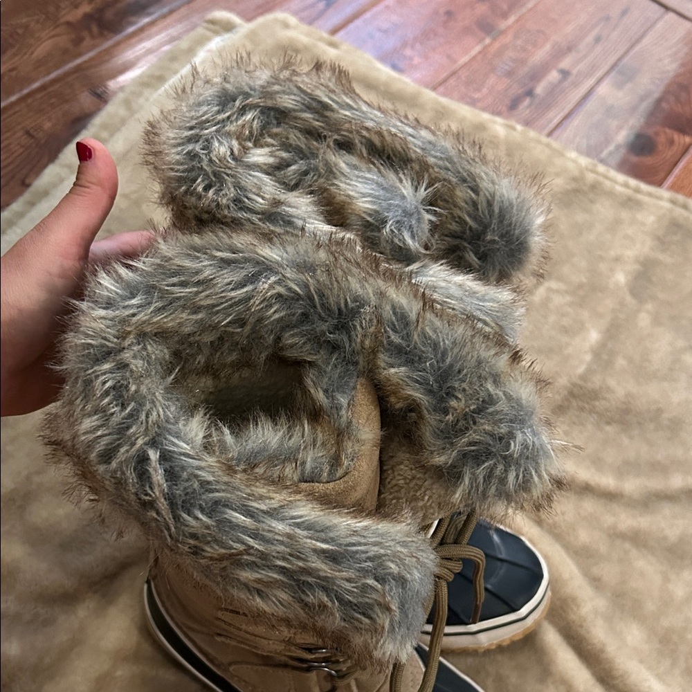 Northside Suede Tan and Black Winter Boots with Faux Fur - Picture 7 of 12